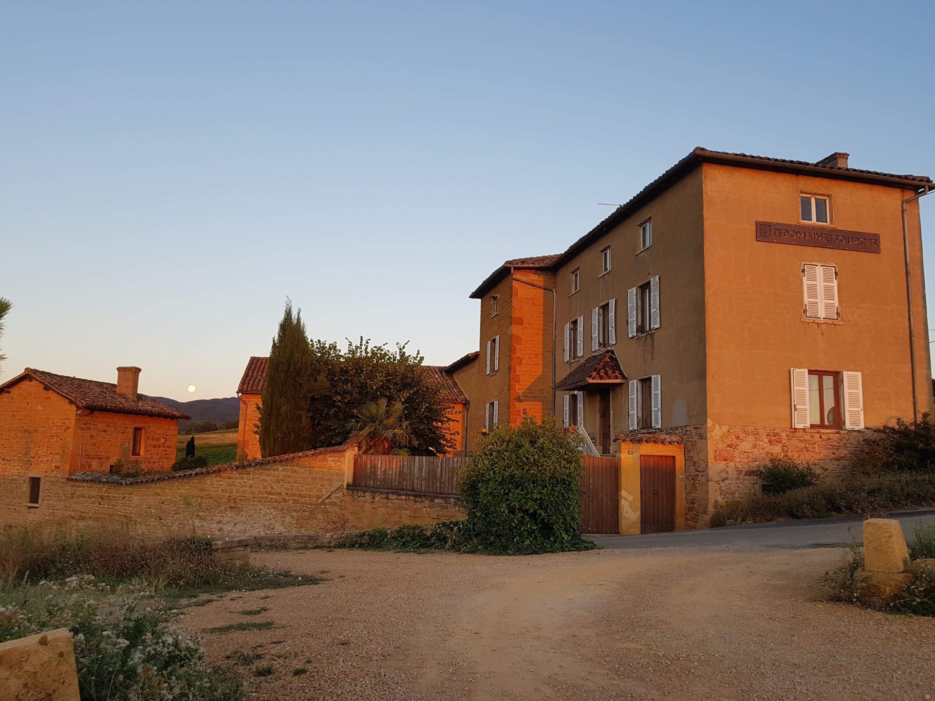 Le Domaine des Sources au coucher du soleil